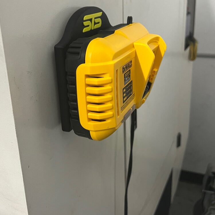 STS Auto Design DWDCB118 Dewalt DCB118 Magnetic Charger Plate